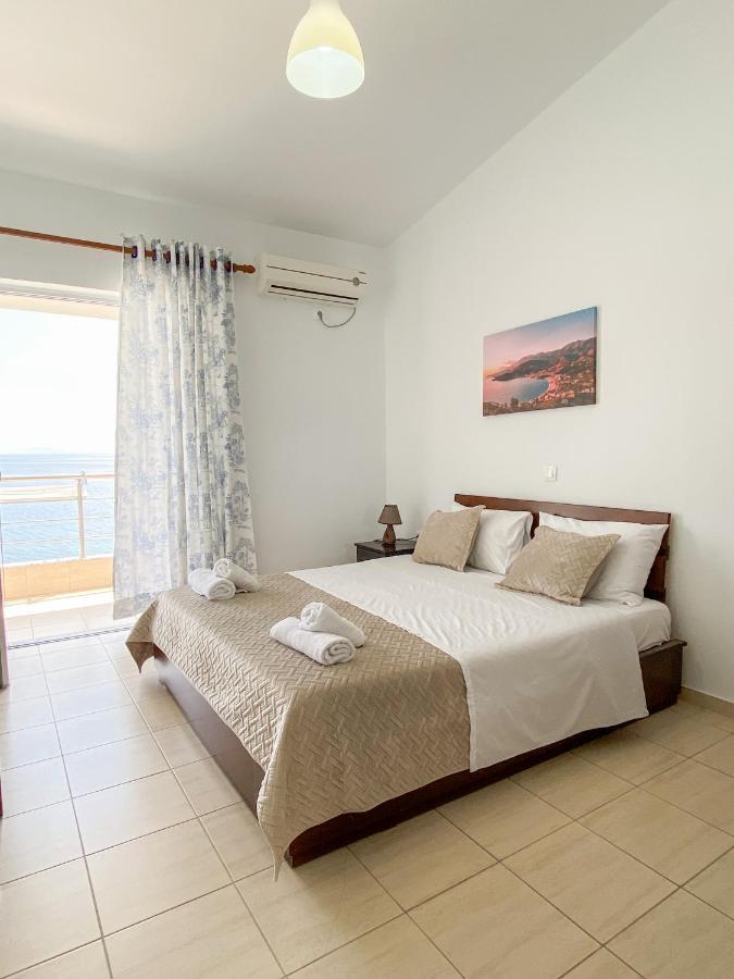 Acta's Himare